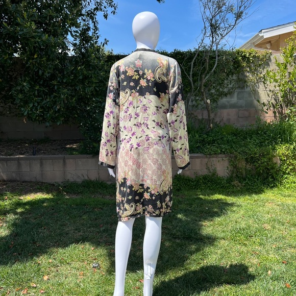 robe - Picture 3 of 5